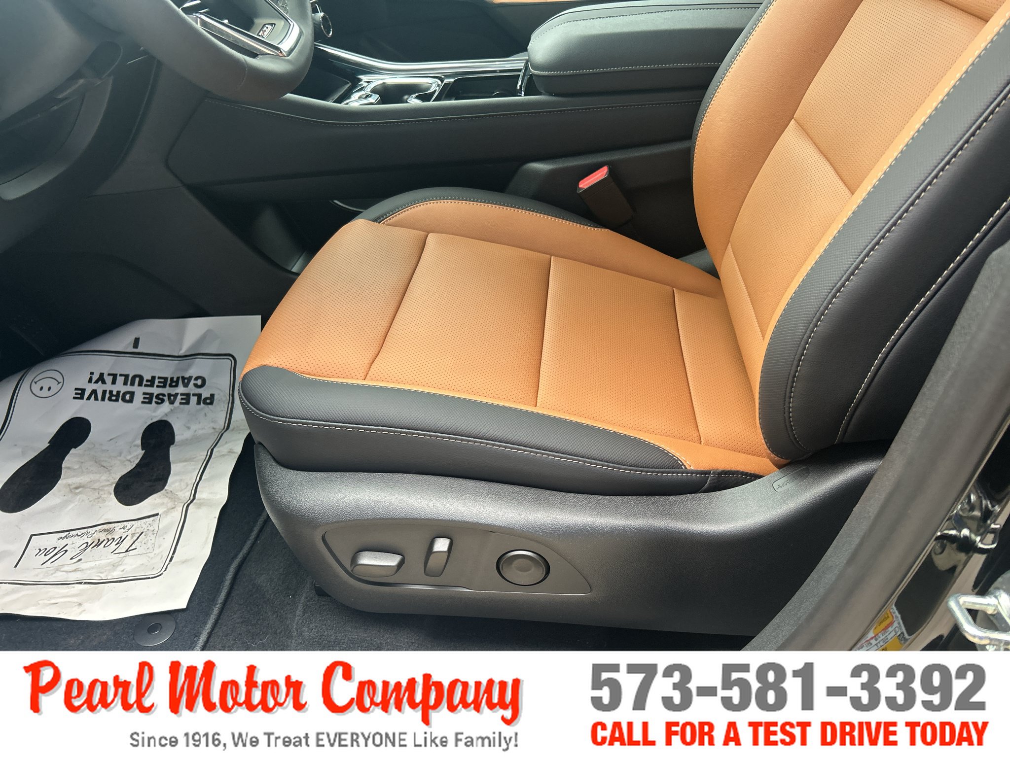 New 2027 Chevrolet Traverse Z71 w/ Driver Confidence Package AWD/4WD image 10