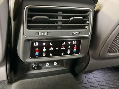 Used 2025 Audi SQ8 Prestige AWD/4WD image 27