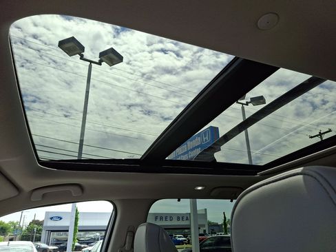 Used 2025 Honda Pilot Touring image 17