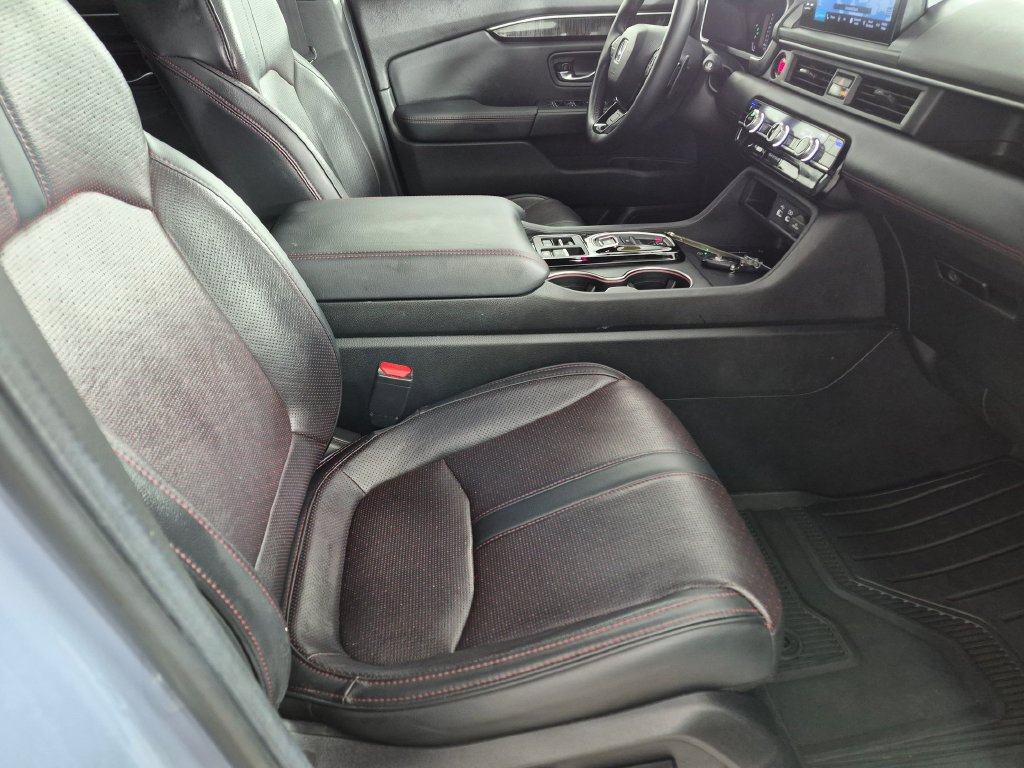 Used 2025 Honda Pilot Black Edition image 29