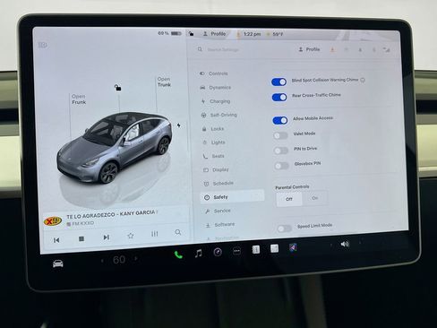 Used 2024 Tesla Model Y Long Range AWD/4WD image 47