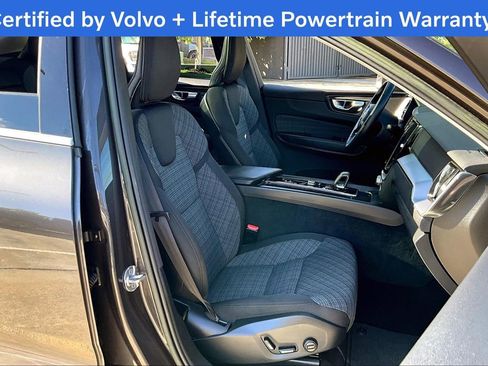 Used 2022 Volvo XC60 B5 Momentum image 9