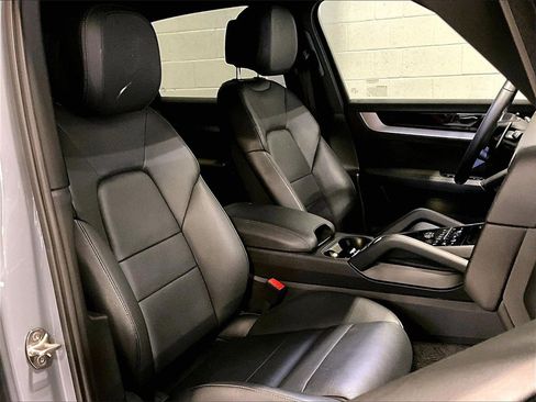 Certified 2024 Porsche Cayenne image 12