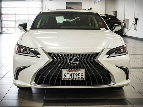 Used 2025 Lexus ES 300h w/ Premium Package image 3