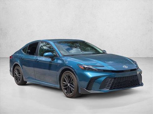 Used 2025 Toyota Camry SE FWD image 4