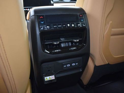 New 2026 Jeep Grand Cherokee Summit image 36