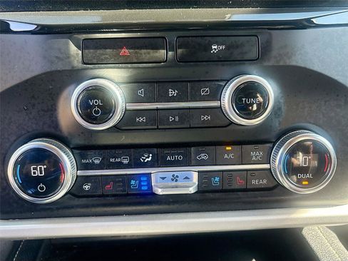 Used 2023 Ford Expedition Max XLT image 16