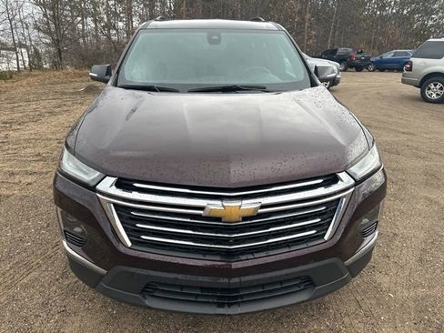 Used 2023 Chevrolet Traverse LT image 2