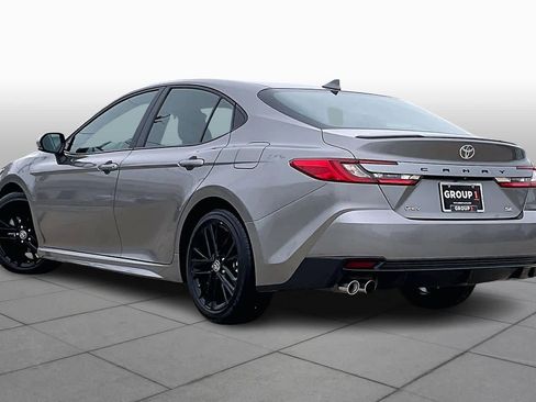 Used 2025 Toyota Camry SE image 9