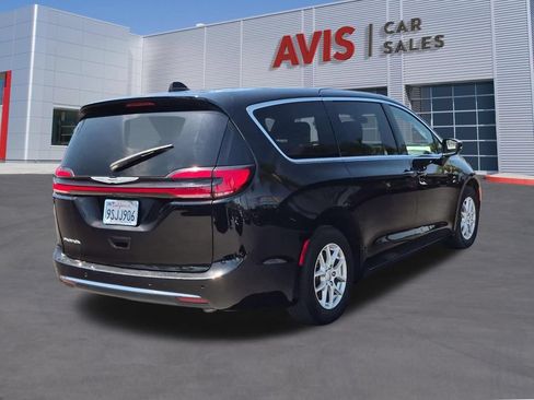 Used 2025 Chrysler Pacifica Select FWD image 6
