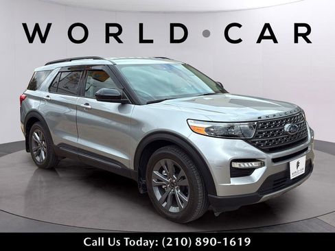Used 2022 Ford Explorer XLT w/ Equipment Group 202A image 16