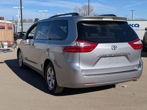 Used 2015 Toyota Sienna LE image 7