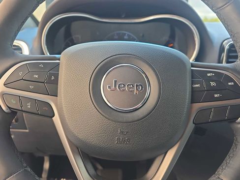 Used 2019 Jeep Grand Cherokee Altitude AWD/4WD image 21