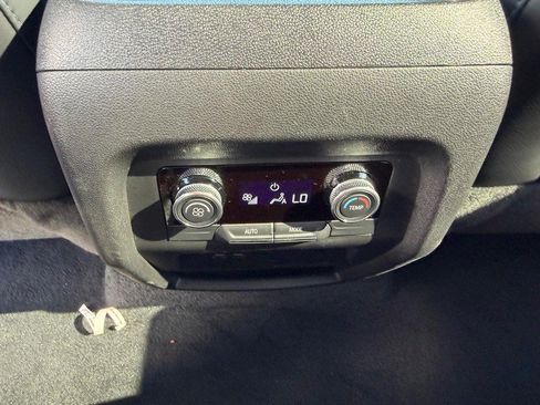 Used 2025 Buick Enclave Preferred AWD/4WD image 11