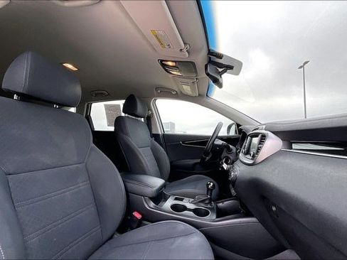 Used 2018 Kia Sorento LX image 27