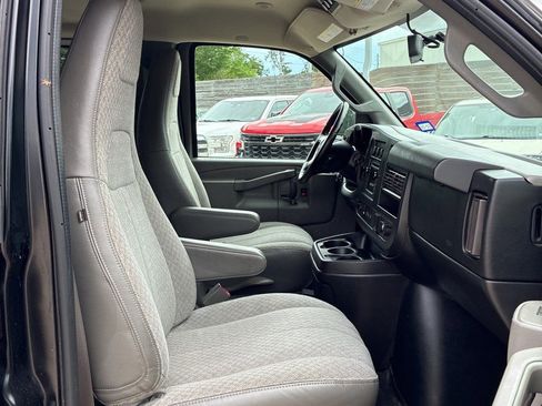 Used 2018 GMC Savana 3500 LS w/ Chrome Appearance Package RWD image 5