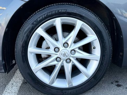 Used 2013 Toyota Prius V Five image 29