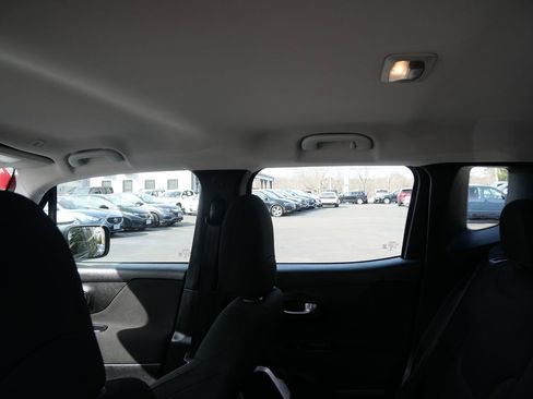 Used 2018 Jeep Renegade Sport w/ Power & Air Group image 21