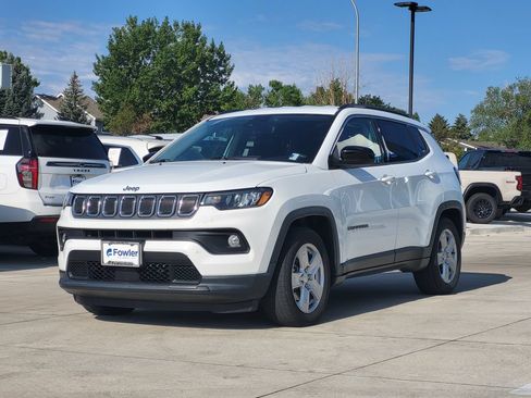 Used 2022 Jeep Compass Latitude FWD image 1