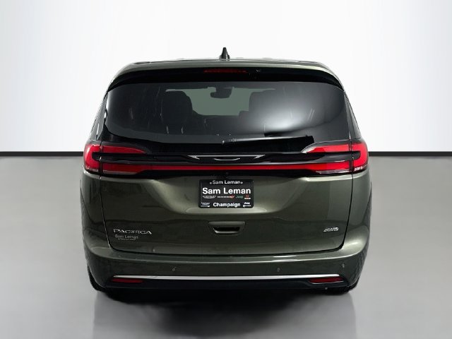 New 2027 Chrysler Pacifica Select AWD/4WD image 7