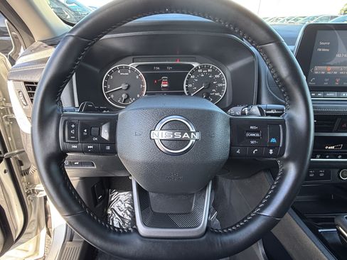 Used 2025 Nissan Rogue SV FWD image 24