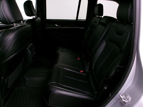 Used 2025 Jeep Grand Cherokee Limited w/ Black Appearance Package AWD/4WD image 10