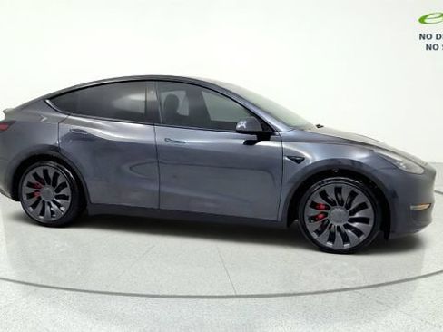 Used 2024 Tesla Model Y Performance AWD/4WD image 10