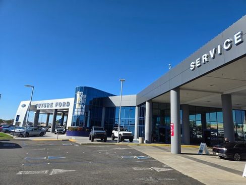 Used 2019 Chevrolet Suburban LT image 21