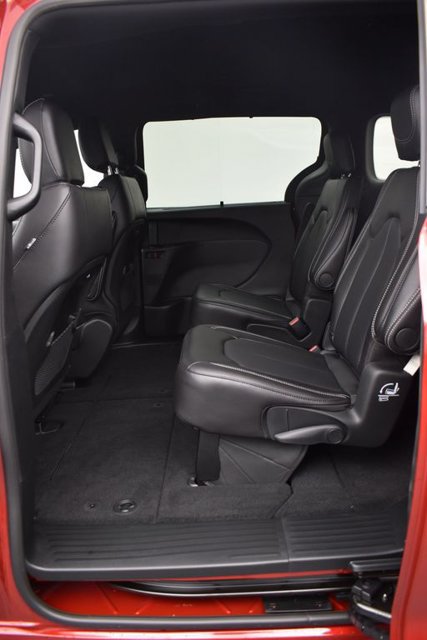 New 2026 Chrysler Pacifica Select AWD/4WD image 8
