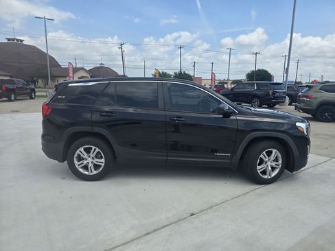 Used 2021 GMC Terrain SLE w/ LPO, Floor Liner Package FWD image 2