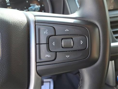 Used 2023 GMC Yukon XL SLT image 17