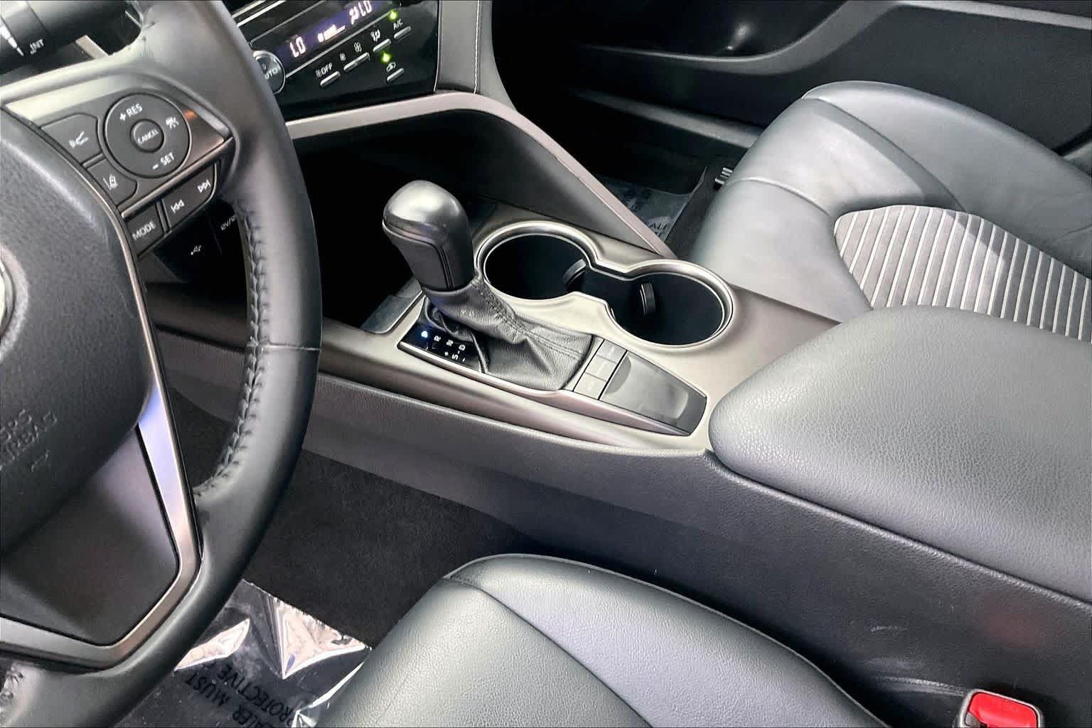 Used 2022 Toyota Camry SE FWD image 17