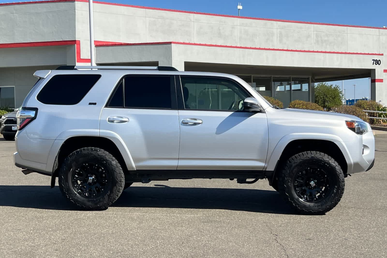 Used 2022 Toyota 4Runner SR5 AWD/4WD image 6