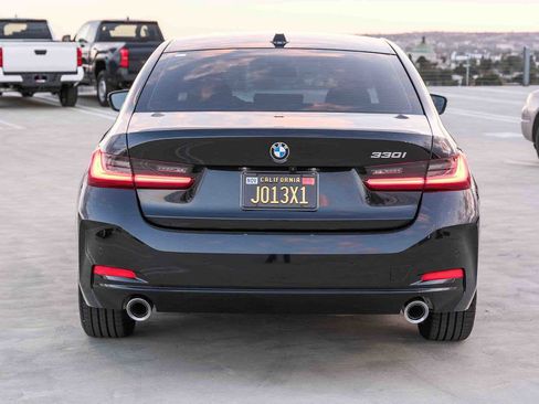 Used 2025 BMW 330i Sedan w/ Convenience Package RWD image 5