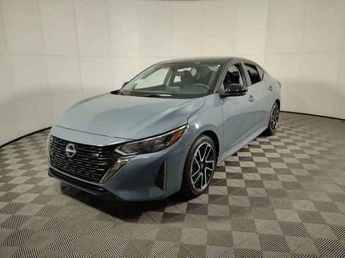 New 2025 Nissan Sentra SR image 3