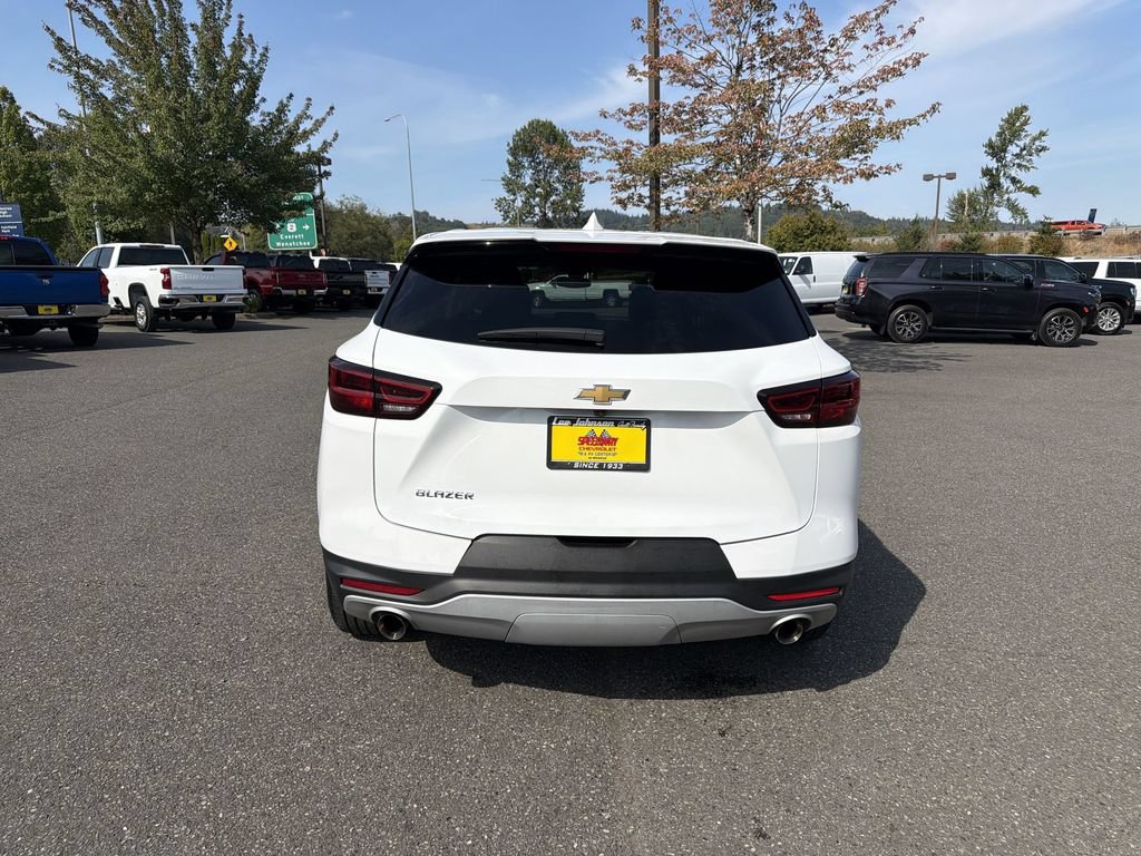 Certified 2025 Chevrolet Blazer LT FWD image 8