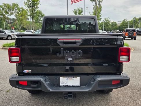 Used 2024 Jeep Gladiator Sport AWD/4WD image 5