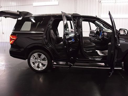 Used 2024 Ford Expedition Platinum AWD/4WD image 35