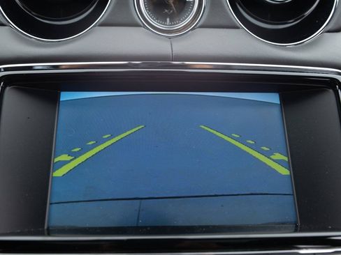 Used 2015 Jaguar XJ RWD image 34