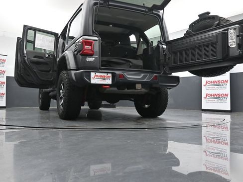 Used 2022 Jeep Wrangler Unlimited Rubicon w/ LED Lighting Group AWD/4WD image 45