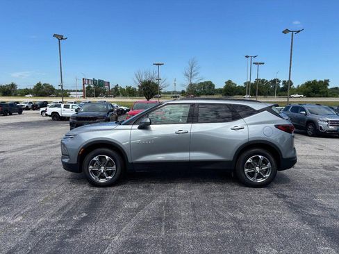 Used 2024 Chevrolet Blazer LT w/ Convenience Package FWD image 2