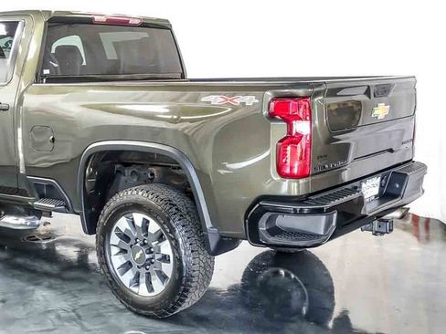 Certified 2022 Chevrolet Silverado 2500 Custom w/ Custom Value Package AWD/4WD image 10