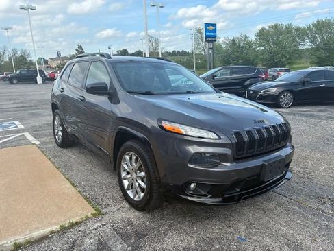 Used 2018 Jeep Cherokee Latitude image 4