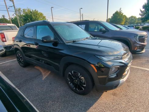 Used 2022 Chevrolet TrailBlazer LT FWD image 2