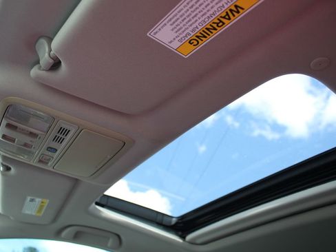 Used 2018 Honda Accord Touring image 18