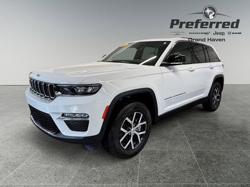 Used 2024 Jeep Grand Cherokee Limited AWD/4WD image 10