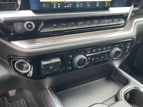 Used 2023 Chevrolet Silverado 1500 LTZ AWD/4WD image 18