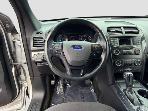 Used 2018 Ford Explorer XLT AWD/4WD image 22