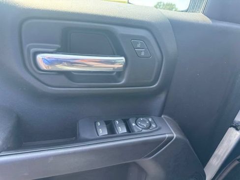 Used 2019 Chevrolet Silverado 1500 Custom Trail Boss w/ Custom Convenience Package AWD/4WD image 11