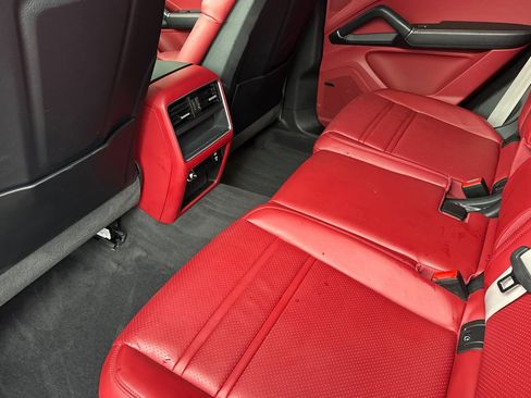 Used 2022 Porsche Cayenne S image 12